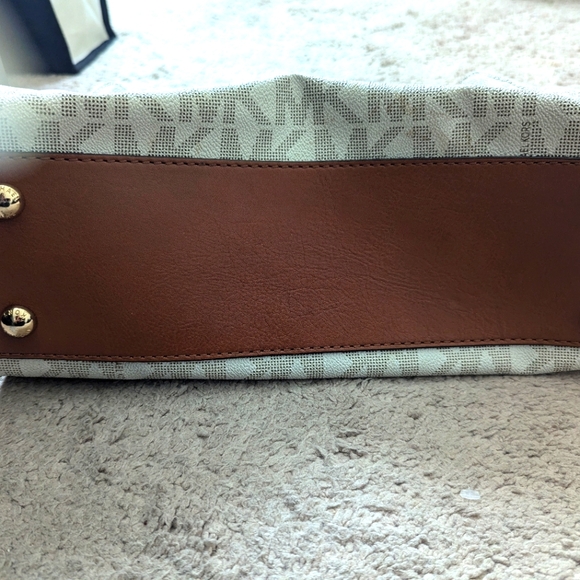 Michael Kors Hamilton handbag - Picture 5 of 8